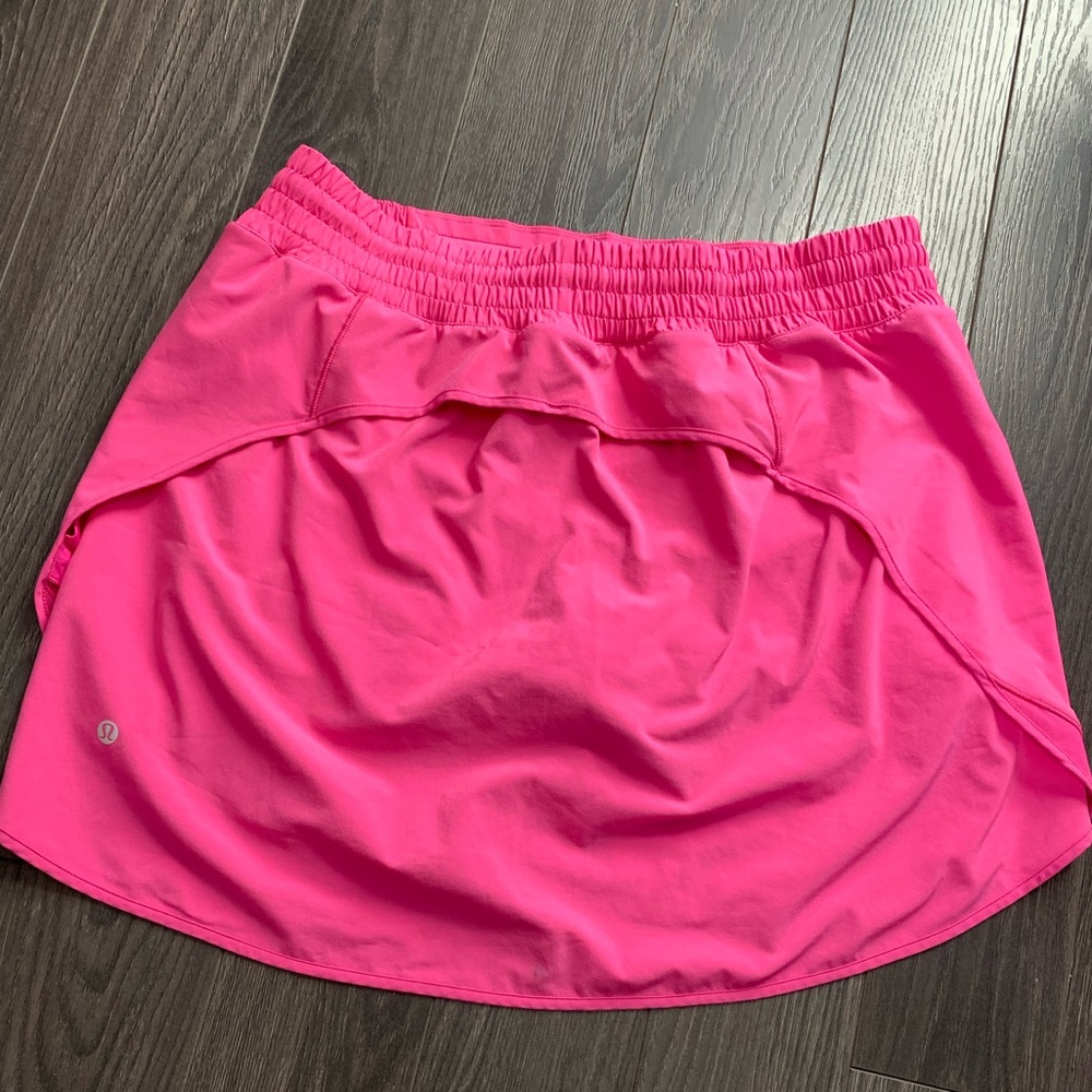Lululemon hot pink exercise skirt/shorts with pockets.